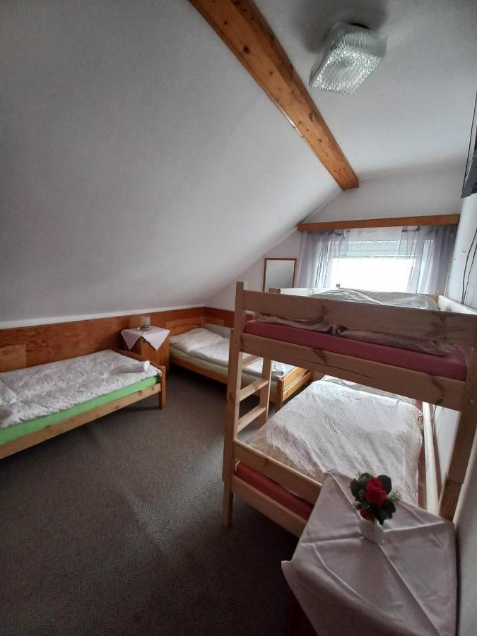 Restaurace A Penzion Maja Benecko Zewnętrze zdjęcie